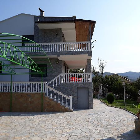 Guest House Xhuljon Berat Exterior foto