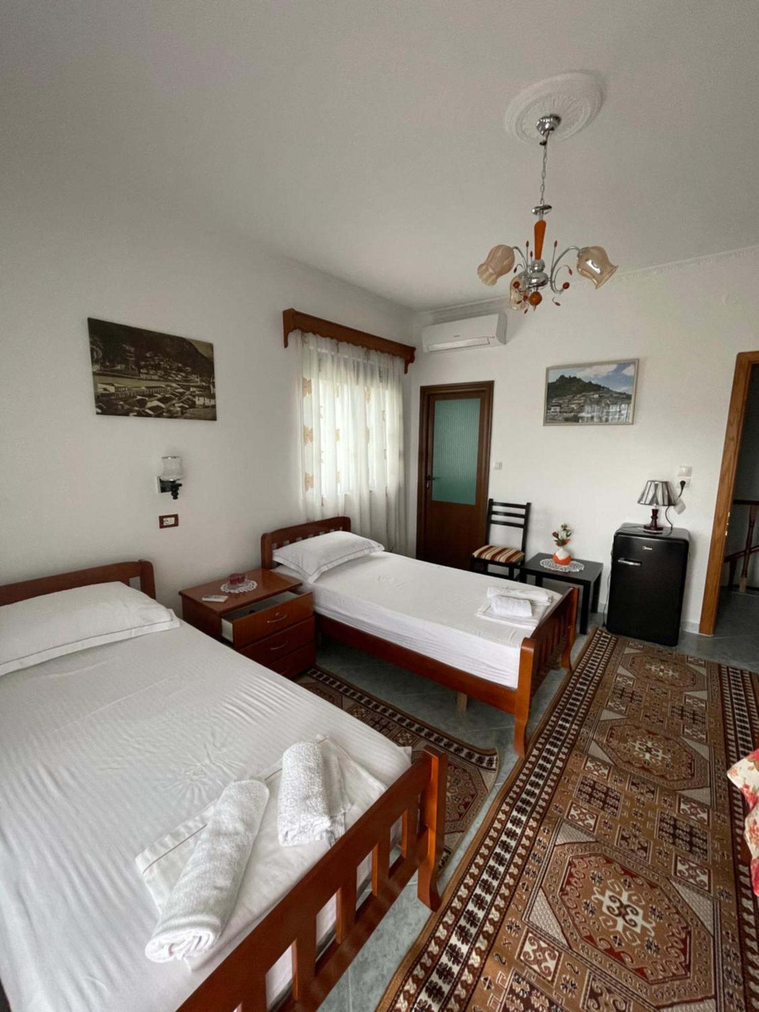 Guest House Xhuljon Berat Exterior foto