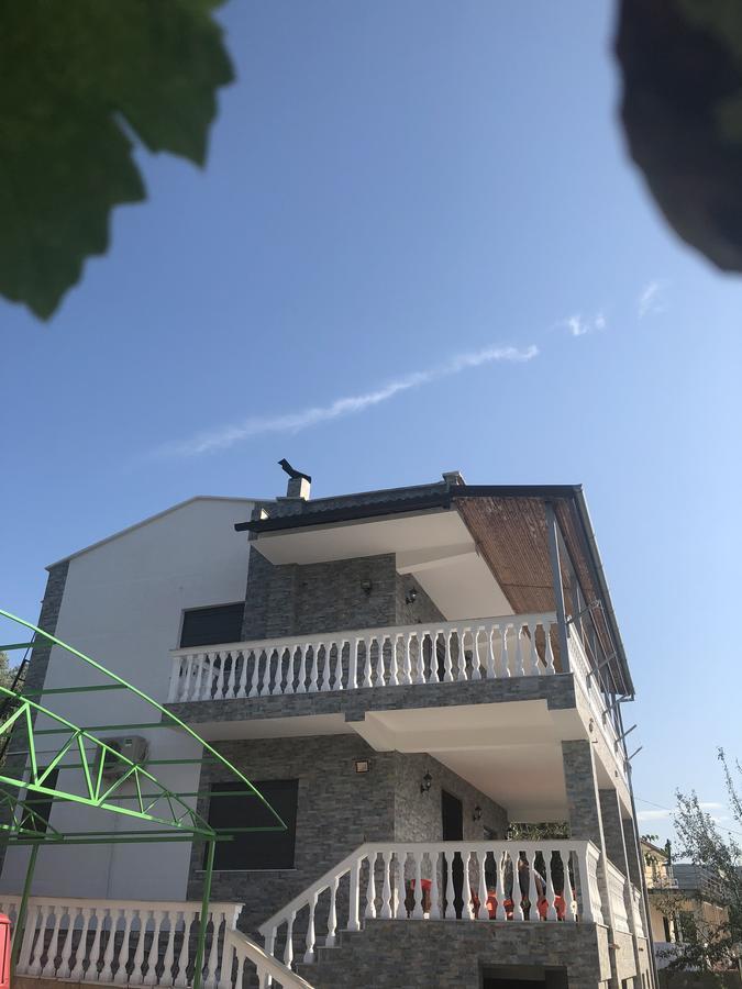 Guest House Xhuljon Berat Exterior foto